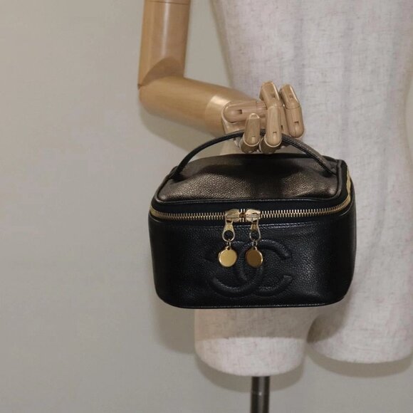 CHANEL COCO Mark Vanity Pouch Grained Calf Skin Black Gold CC Auth 130251 - Picture 15 of 16